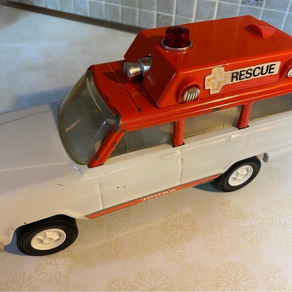 Tonka Vintage 70s toy Jeep Wagoneer rescue ambulance 9” - Picture 3 of 9